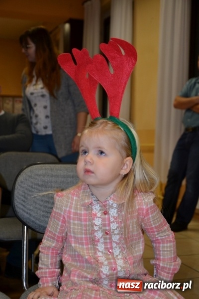 Zdjęcie w galerii na portalu naszraciborz.pl: Bajkowe Mikołajki w Roszkowie wiadomości z regionu