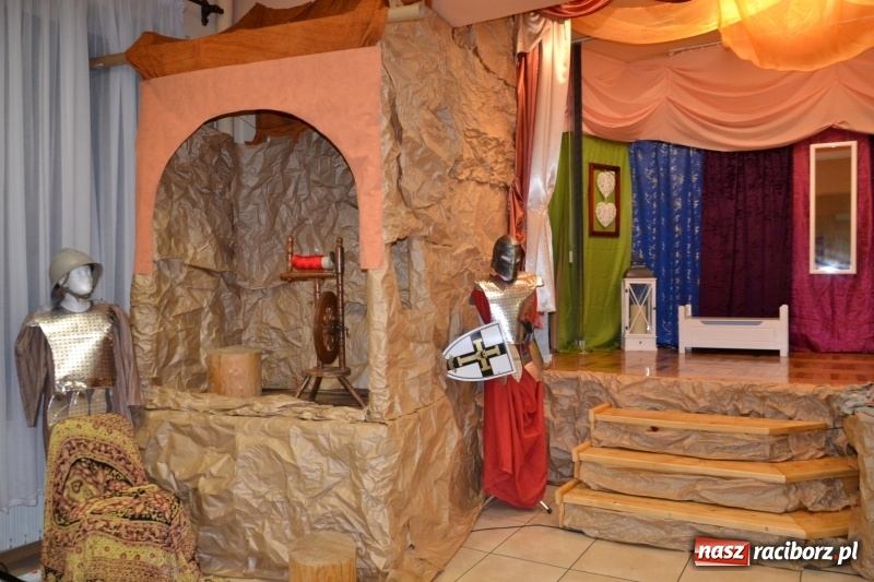 Zdjęcie w galerii na portalu naszraciborz.pl: Bajkowe Mikołajki w Roszkowie wiadomości z regionu