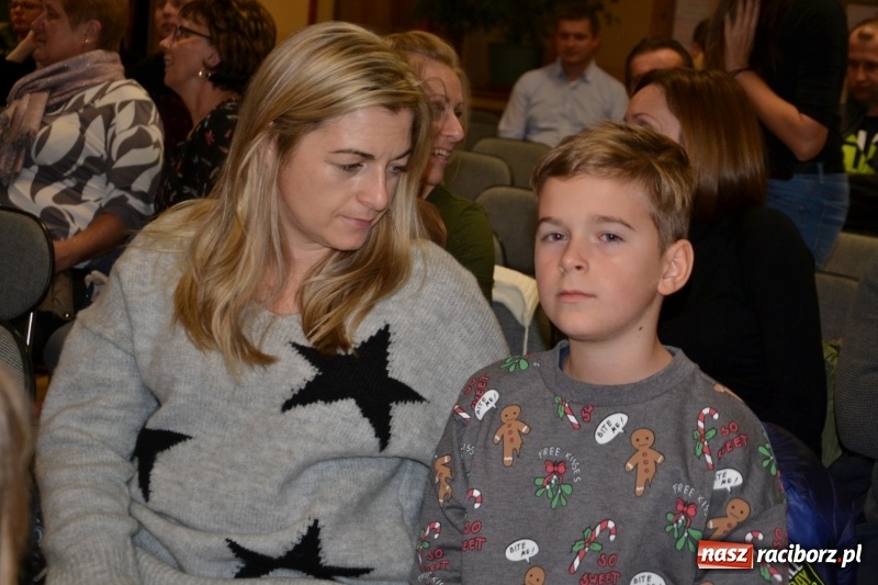 Zdjęcie w galerii na portalu naszraciborz.pl: Bajkowe Mikołajki w Roszkowie wiadomości z regionu