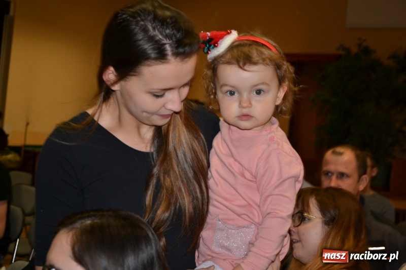 Zdjęcie w galerii na portalu naszraciborz.pl: Bajkowe Mikołajki w Roszkowie wiadomości z regionu