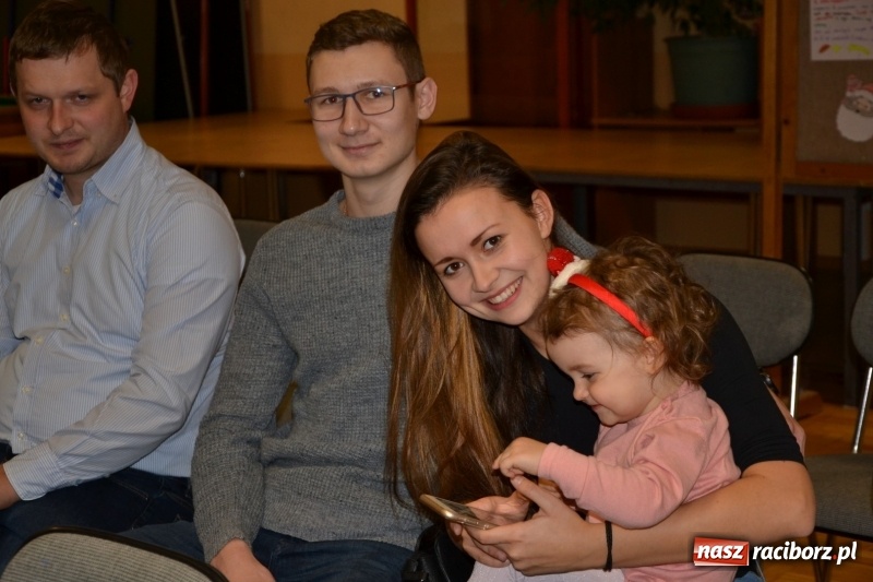 Zdjęcie w galerii na portalu naszraciborz.pl: Bajkowe Mikołajki w Roszkowie wiadomości z regionu