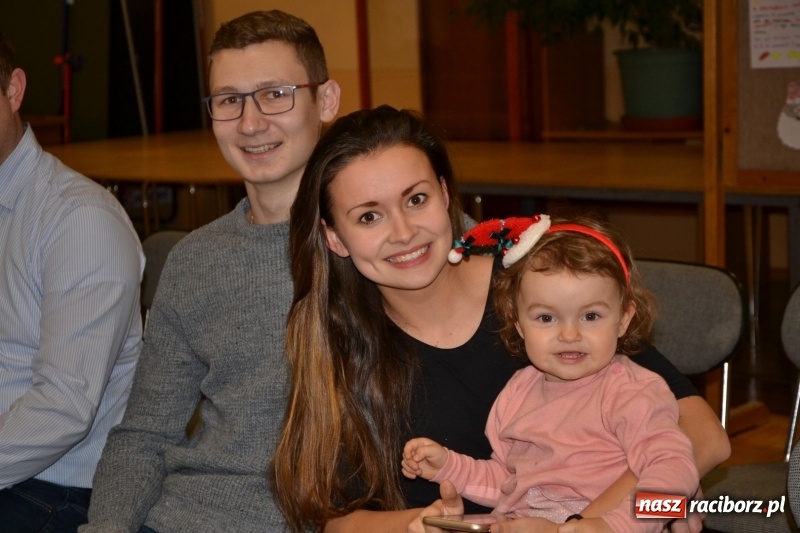 Zdjęcie w galerii na portalu naszraciborz.pl: Bajkowe Mikołajki w Roszkowie wiadomości z regionu