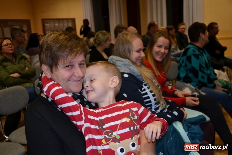 Zdjęcie w galerii na portalu naszraciborz.pl: Bajkowe Mikołajki w Roszkowie wiadomości z regionu