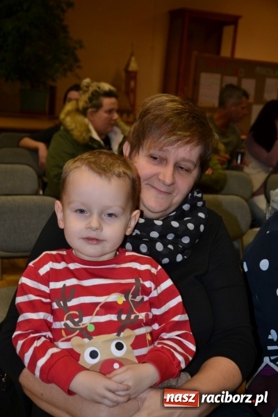 Zdjęcie w galerii na portalu naszraciborz.pl: Bajkowe Mikołajki w Roszkowie wiadomości z regionu