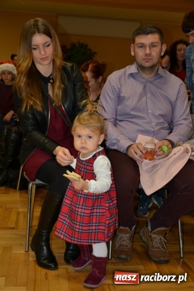 Zdjęcie w galerii na portalu naszraciborz.pl: Bajkowe Mikołajki w Roszkowie wiadomości z regionu