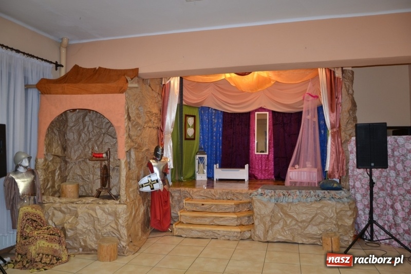 Zdjęcie w galerii na portalu naszraciborz.pl: Bajkowe Mikołajki w Roszkowie wiadomości z regionu