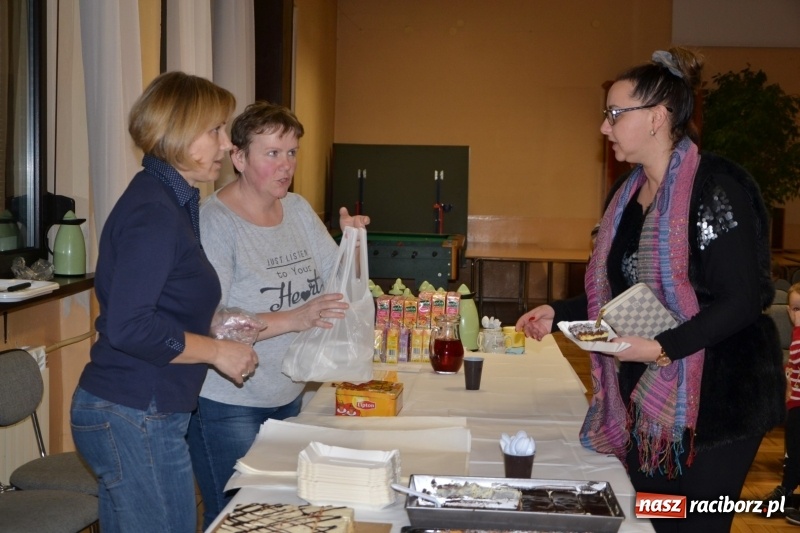 Zdjęcie w galerii na portalu naszraciborz.pl: Bajkowe Mikołajki w Roszkowie wiadomości z regionu