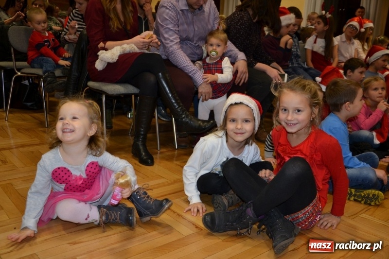 Zdjęcie w galerii na portalu naszraciborz.pl: Bajkowe Mikołajki w Roszkowie wiadomości z regionu