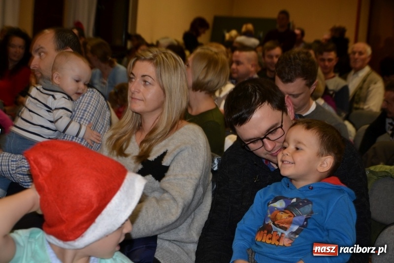 Zdjęcie w galerii na portalu naszraciborz.pl: Bajkowe Mikołajki w Roszkowie wiadomości z regionu
