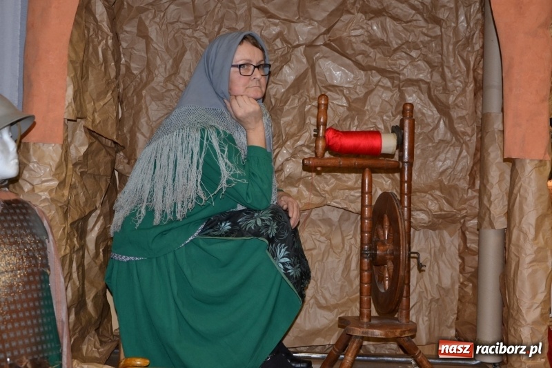 Zdjęcie w galerii na portalu naszraciborz.pl: Bajkowe Mikołajki w Roszkowie wiadomości z regionu