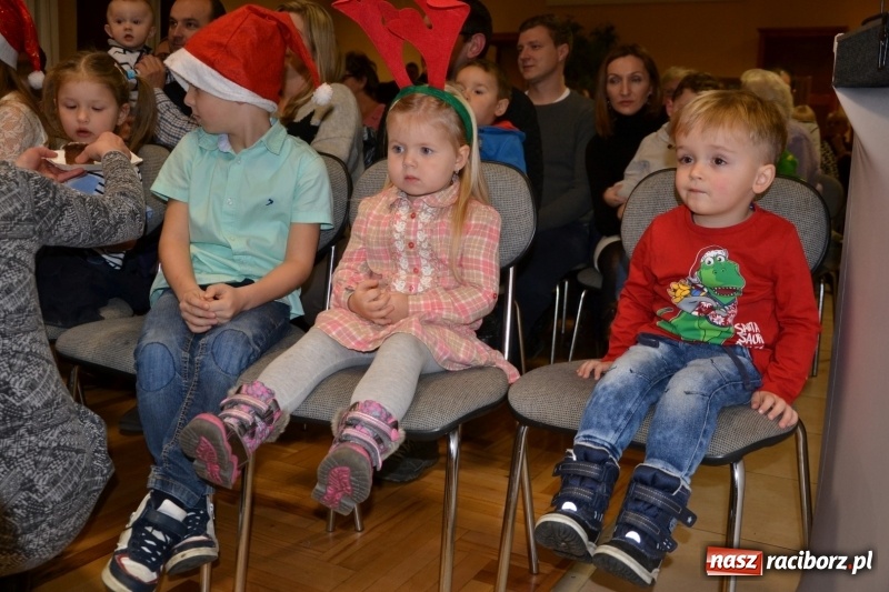 Zdjęcie w galerii na portalu naszraciborz.pl: Bajkowe Mikołajki w Roszkowie wiadomości z regionu