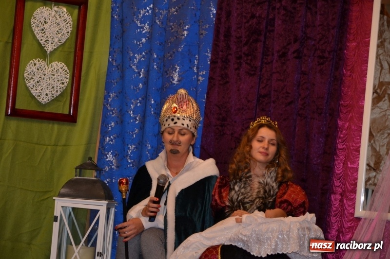 Zdjęcie w galerii na portalu naszraciborz.pl: Bajkowe Mikołajki w Roszkowie wiadomości z regionu