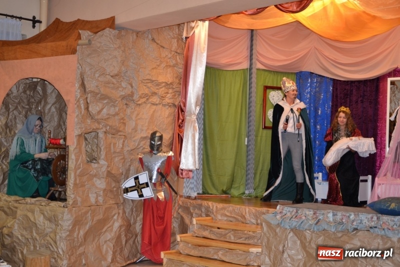 Zdjęcie w galerii na portalu naszraciborz.pl: Bajkowe Mikołajki w Roszkowie wiadomości z regionu