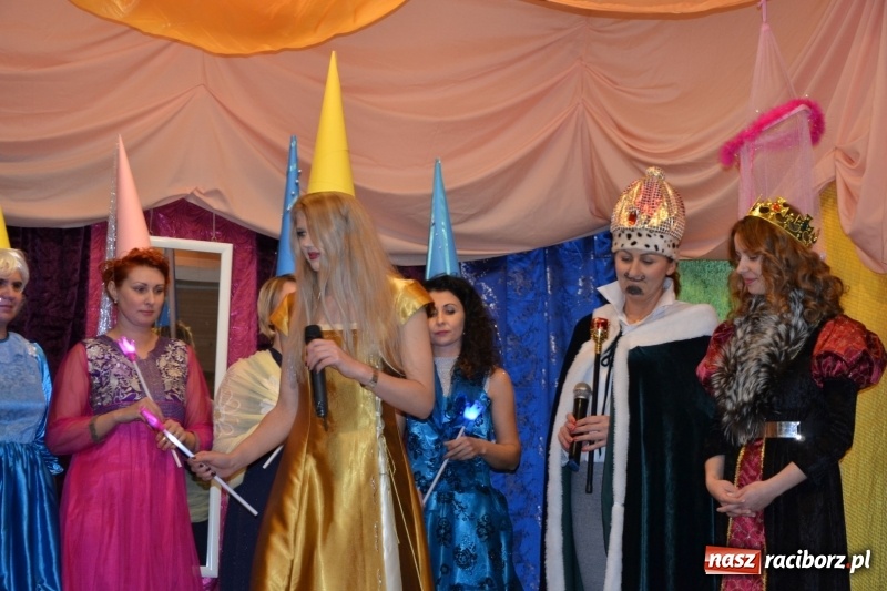 Zdjęcie w galerii na portalu naszraciborz.pl: Bajkowe Mikołajki w Roszkowie wiadomości z regionu