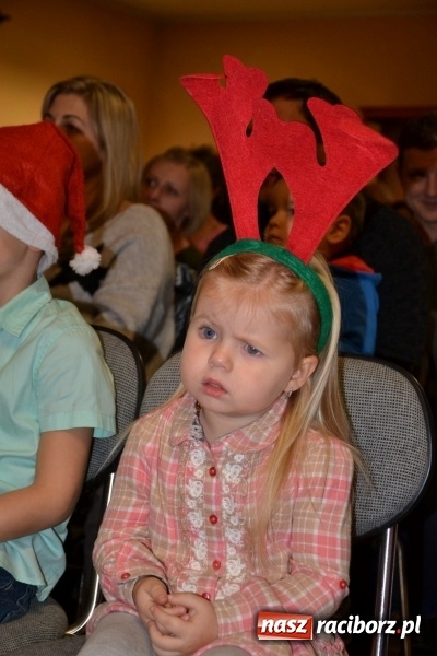 Zdjęcie w galerii na portalu naszraciborz.pl: Bajkowe Mikołajki w Roszkowie wiadomości z regionu
