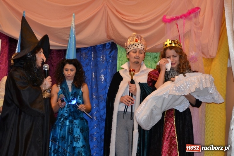 Zdjęcie w galerii na portalu naszraciborz.pl: Bajkowe Mikołajki w Roszkowie wiadomości z regionu