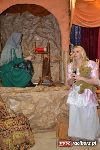 Zdjęcie w galerii na portalu naszraciborz.pl: Bajkowe Mikołajki w Roszkowie wiadomości z regionu