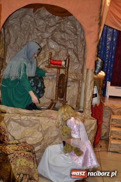 Zdjęcie w galerii na portalu naszraciborz.pl: Bajkowe Mikołajki w Roszkowie wiadomości z regionu