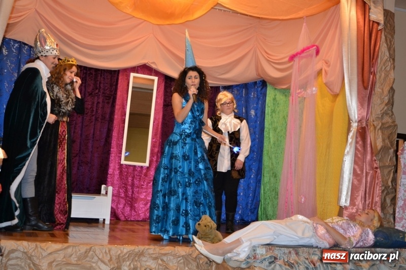 Zdjęcie w galerii na portalu naszraciborz.pl: Bajkowe Mikołajki w Roszkowie wiadomości z regionu