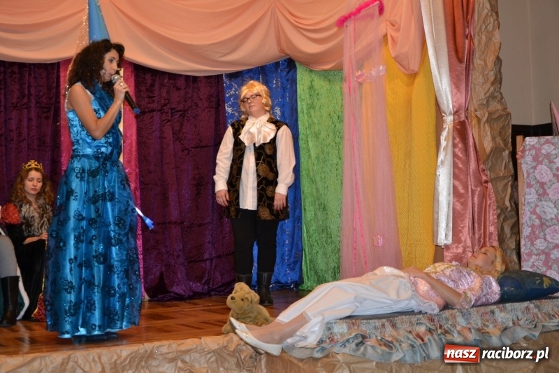 Zdjęcie w galerii na portalu naszraciborz.pl: Bajkowe Mikołajki w Roszkowie wiadomości z regionu