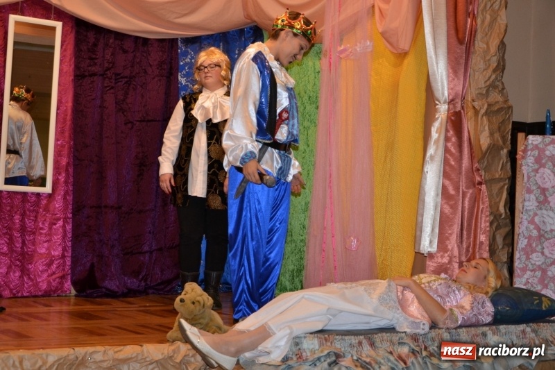 Zdjęcie w galerii na portalu naszraciborz.pl: Bajkowe Mikołajki w Roszkowie wiadomości z regionu