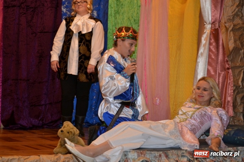 Zdjęcie w galerii na portalu naszraciborz.pl: Bajkowe Mikołajki w Roszkowie wiadomości z regionu
