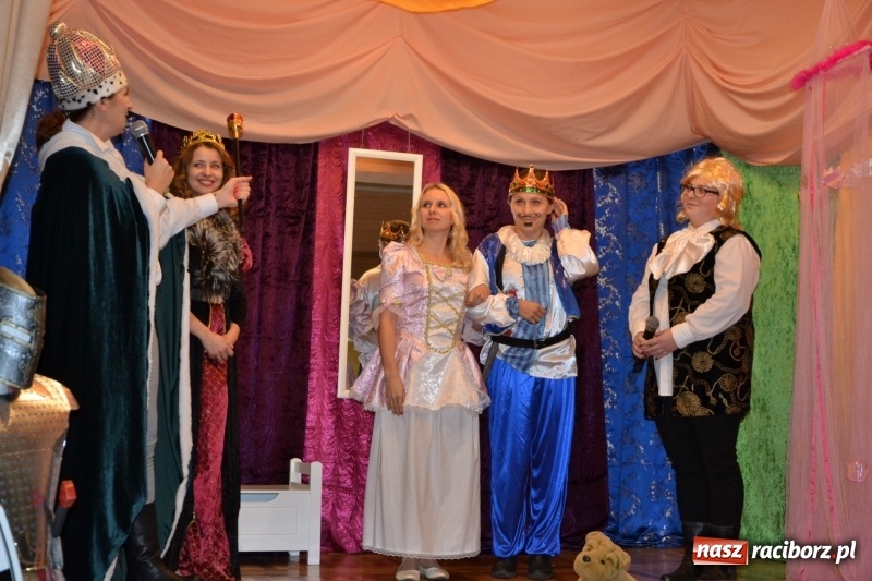 Zdjęcie w galerii na portalu naszraciborz.pl: Bajkowe Mikołajki w Roszkowie wiadomości z regionu