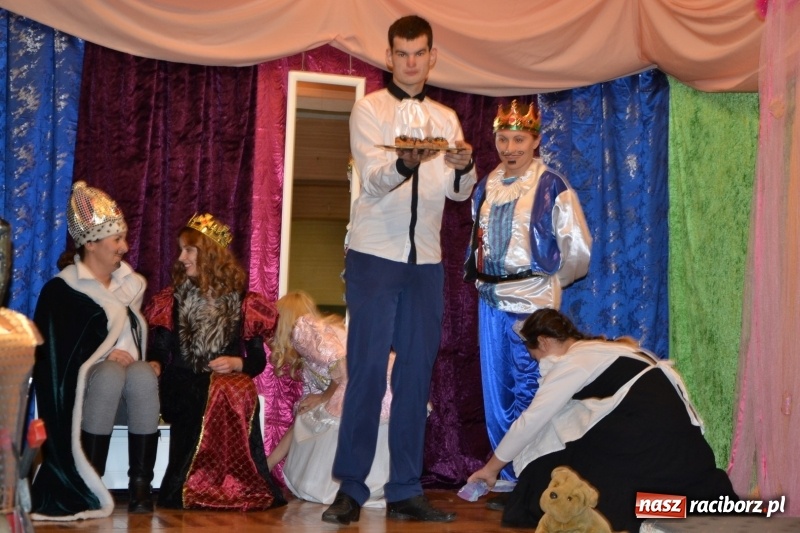 Zdjęcie w galerii na portalu naszraciborz.pl: Bajkowe Mikołajki w Roszkowie wiadomości z regionu