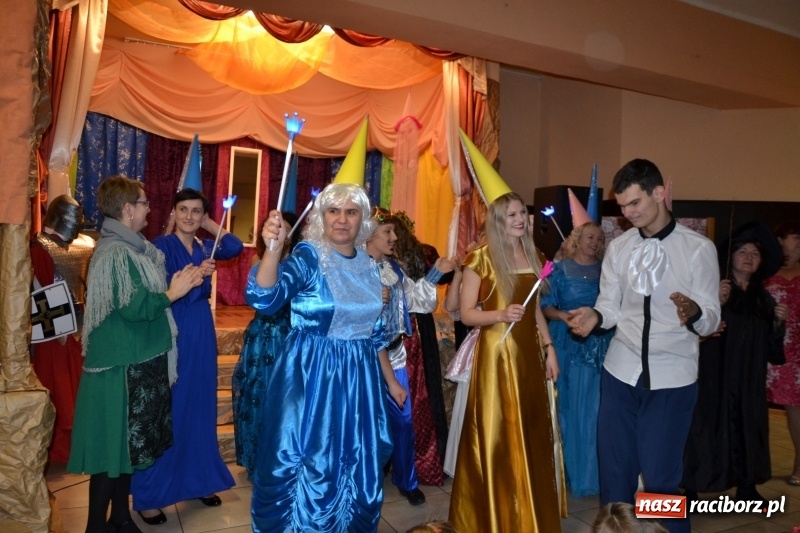 Zdjęcie w galerii na portalu naszraciborz.pl: Bajkowe Mikołajki w Roszkowie wiadomości z regionu