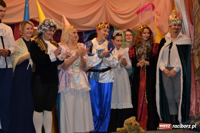 Zdjęcie w galerii na portalu naszraciborz.pl: Bajkowe Mikołajki w Roszkowie wiadomości z regionu