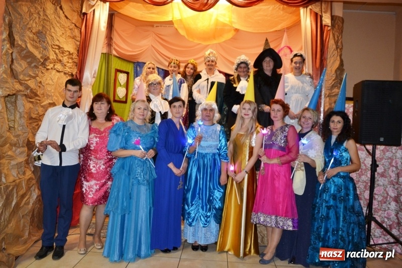 Zdjęcie w galerii na portalu naszraciborz.pl: Bajkowe Mikołajki w Roszkowie wiadomości z regionu