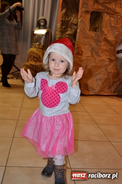 Zdjęcie w galerii na portalu naszraciborz.pl: Bajkowe Mikołajki w Roszkowie wiadomości z regionu