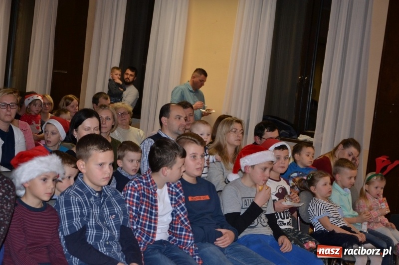 Zdjęcie w galerii na portalu naszraciborz.pl: Bajkowe Mikołajki w Roszkowie wiadomości z regionu