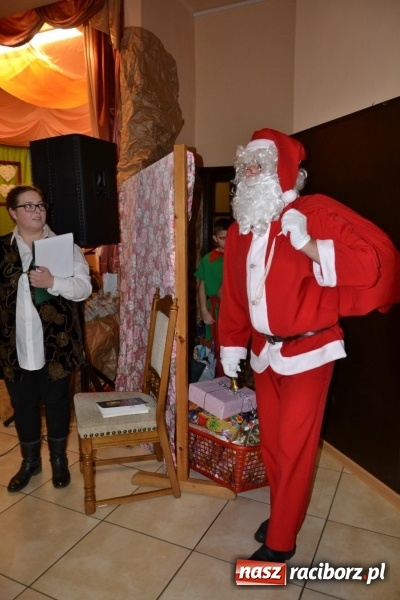 Zdjęcie w galerii na portalu naszraciborz.pl: Bajkowe Mikołajki w Roszkowie wiadomości z regionu