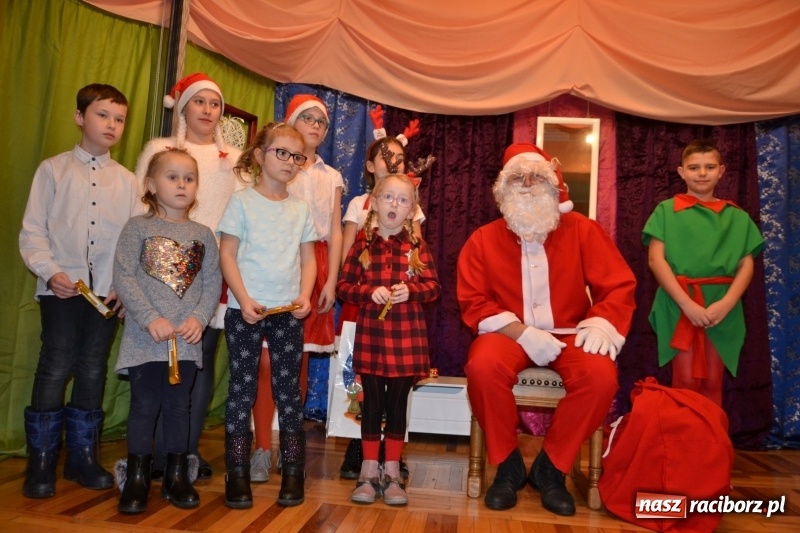 Zdjęcie w galerii na portalu naszraciborz.pl: Bajkowe Mikołajki w Roszkowie wiadomości z regionu