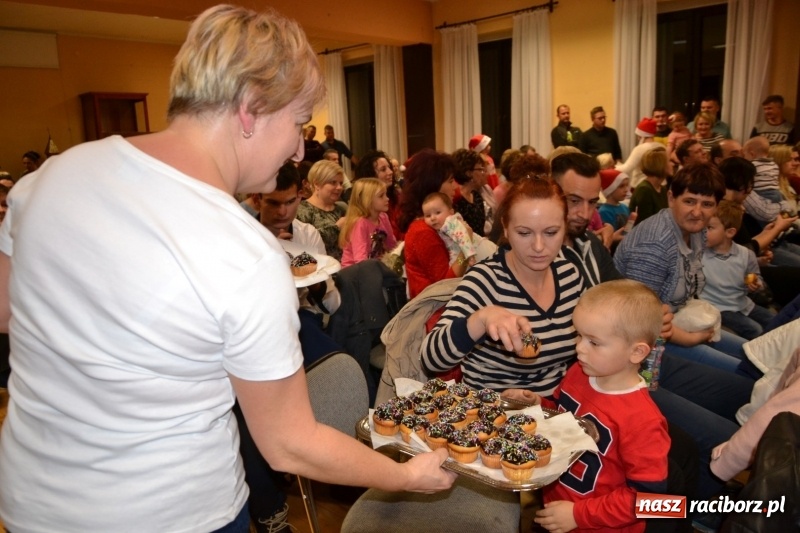 Zdjęcie w galerii na portalu naszraciborz.pl: Bajkowe Mikołajki w Roszkowie wiadomości z regionu