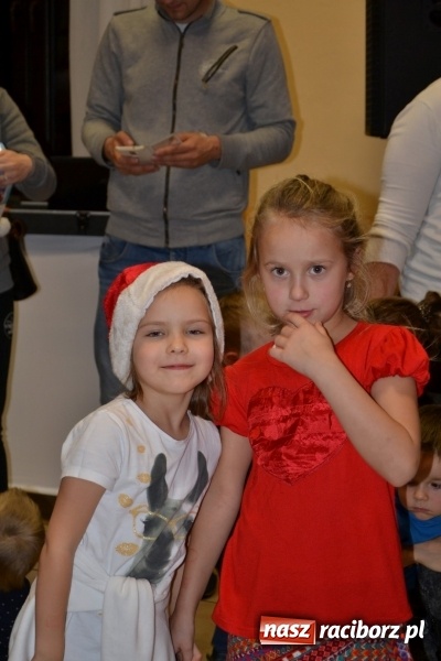 Zdjęcie w galerii na portalu naszraciborz.pl: Bajkowe Mikołajki w Roszkowie wiadomości z regionu