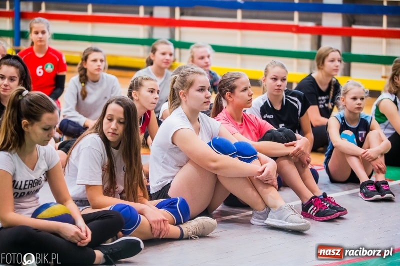 Zdjęcie w galerii na portalu naszraciborz.pl: Turniej Dwójek Siatkarskich Dziewcząt wiadomości z regionu