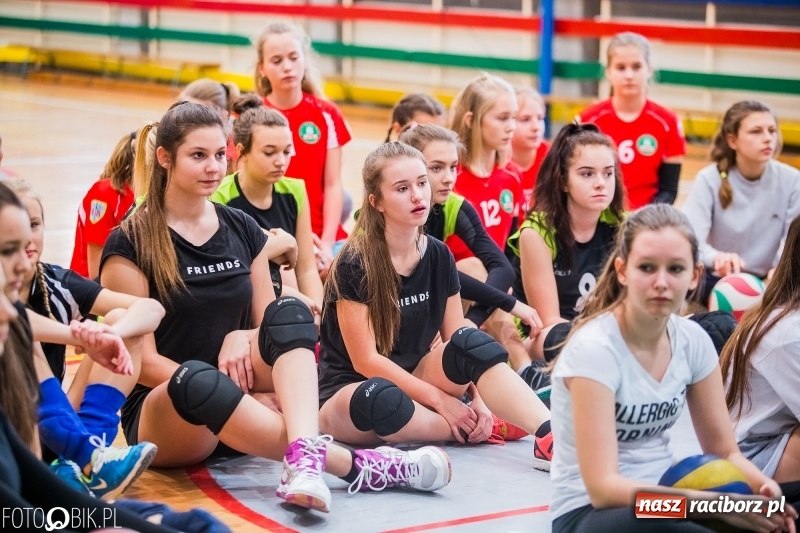 Zdjęcie w galerii na portalu naszraciborz.pl: Turniej Dwójek Siatkarskich Dziewcząt wiadomości z regionu