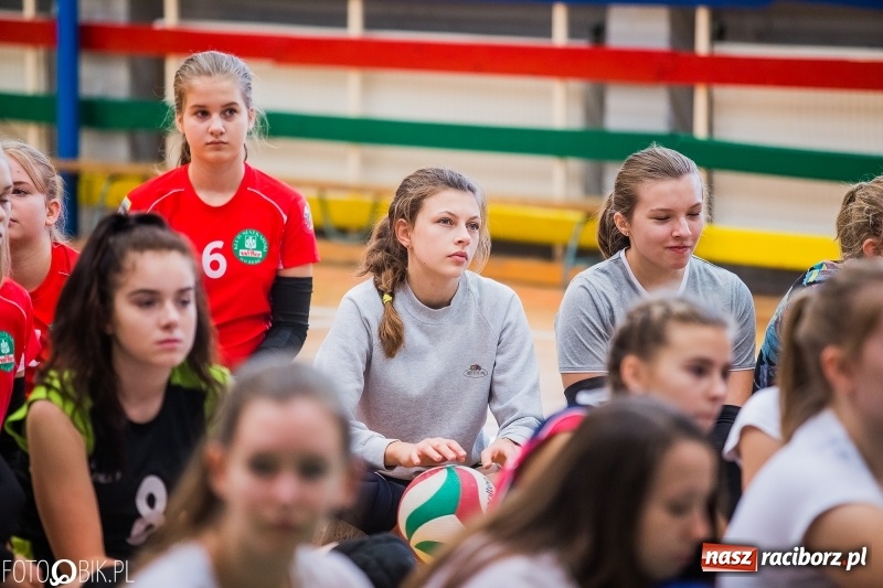 Zdjęcie w galerii na portalu naszraciborz.pl: Turniej Dwójek Siatkarskich Dziewcząt wiadomości z regionu