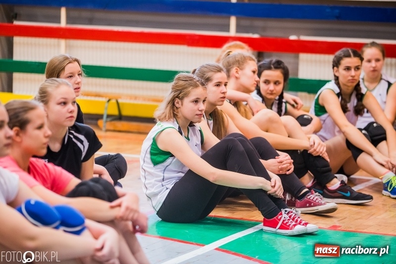 Zdjęcie w galerii na portalu naszraciborz.pl: Turniej Dwójek Siatkarskich Dziewcząt wiadomości z regionu