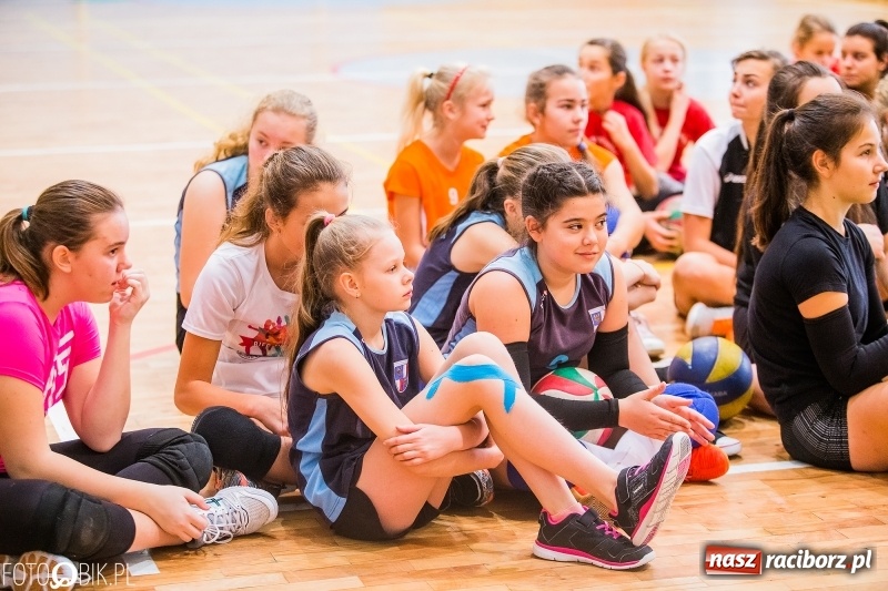 Zdjęcie w galerii na portalu naszraciborz.pl: Turniej Dwójek Siatkarskich Dziewcząt wiadomości z regionu