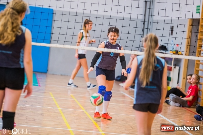 Zdjęcie w galerii na portalu naszraciborz.pl: Turniej Dwójek Siatkarskich Dziewcząt wiadomości z regionu