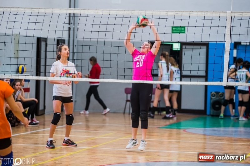 Zdjęcie w galerii na portalu naszraciborz.pl: Turniej Dwójek Siatkarskich Dziewcząt wiadomości z regionu