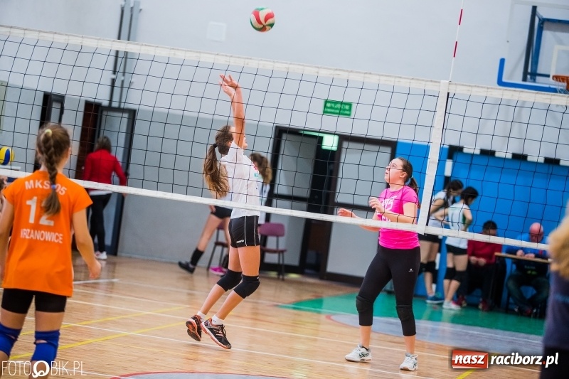 Zdjęcie w galerii na portalu naszraciborz.pl: Turniej Dwójek Siatkarskich Dziewcząt wiadomości z regionu