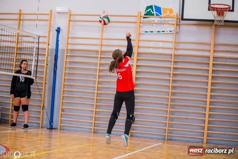 Zdjęcie w galerii na portalu naszraciborz.pl: Turniej Dwójek Siatkarskich Dziewcząt wiadomości z regionu