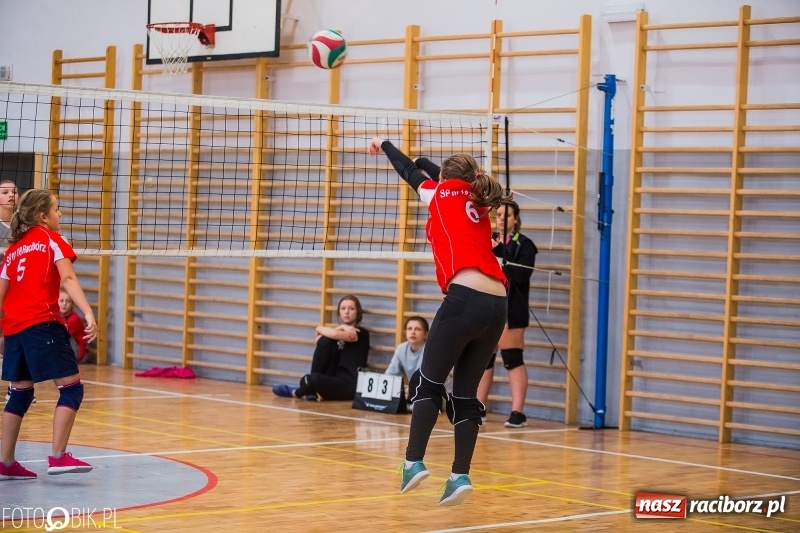 Zdjęcie w galerii na portalu naszraciborz.pl: Turniej Dwójek Siatkarskich Dziewcząt wiadomości z regionu