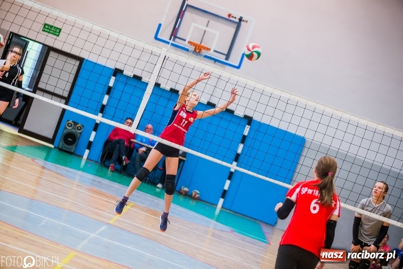 Zdjęcie w galerii na portalu naszraciborz.pl: Turniej Dwójek Siatkarskich Dziewcząt wiadomości z regionu
