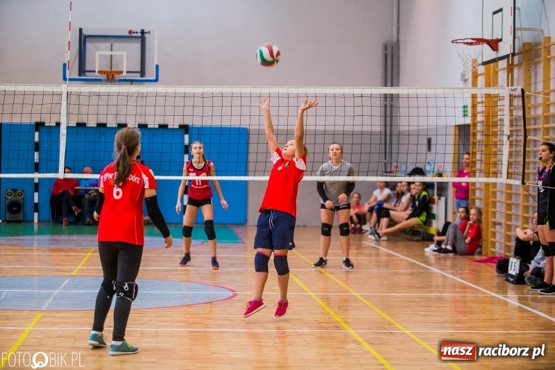 Zdjęcie w galerii na portalu naszraciborz.pl: Turniej Dwójek Siatkarskich Dziewcząt wiadomości z regionu