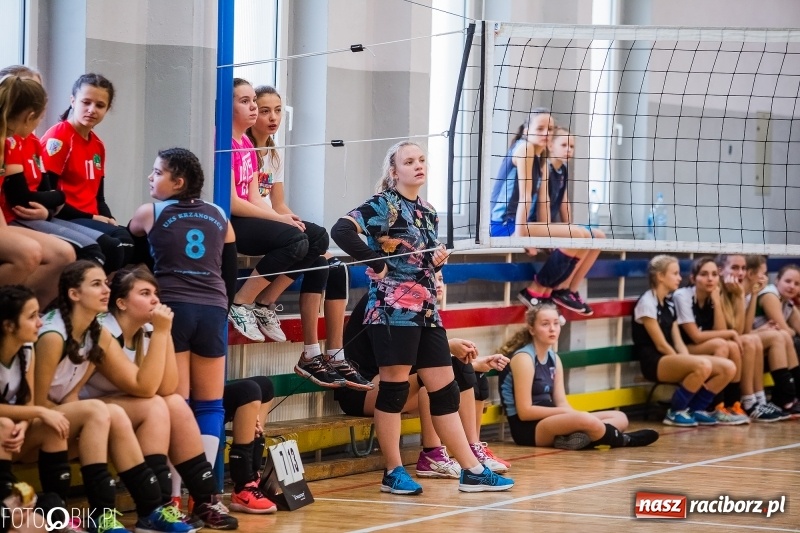 Zdjęcie w galerii na portalu naszraciborz.pl: Turniej Dwójek Siatkarskich Dziewcząt wiadomości z regionu